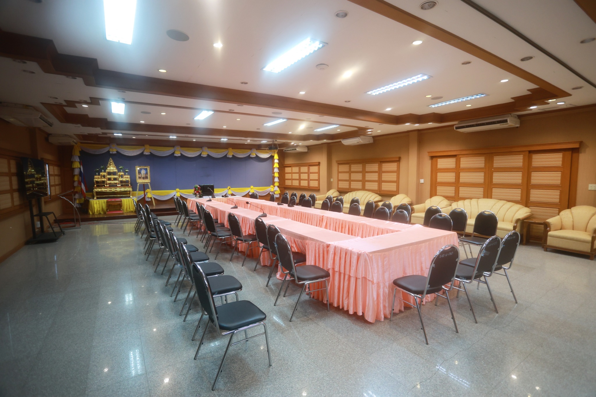 ห้องประชุมประทุมเทพภักดี 1
